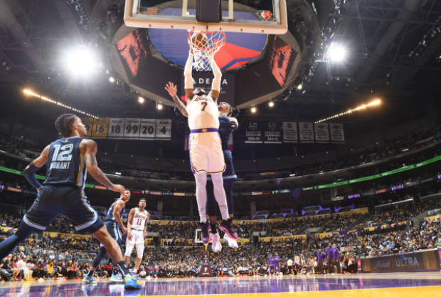 关键球处理冷静，球队稳住比赛局面的简单介绍